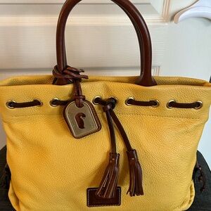 Dooney and Bourke Wakefield TASSEL tote pebbled leather EUC